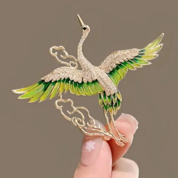 Elegant Gold and Green Crane Brooch - Picture 3 of 5